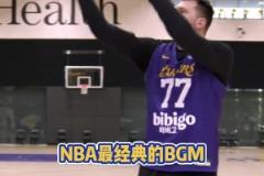 原来今天是双金球奖颁奖典礼，不然女主持怎么这身打扮呀~