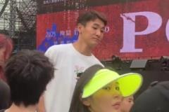 韦世豪带着老婆惊现陶喆演唱会，敢不敢喊一句:南波赛文