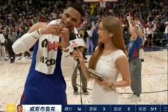 威少赛后向中国球迷比心致谢：感谢支持，大家保重