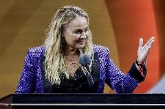 哈蒙拒绝回马刺：我更享受重返女篮球队，不是在等待NBA的机会