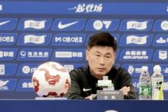 李国旭：大连英博上半场过于尊重国安，中卫仅3人防守 struggled