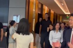 新鲜的易建联来啦！太帅了吧...