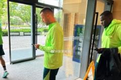 博主：国安今日冒雨进行官训，斯帕吉奇参与其中