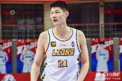 媒体人分析：北京男篮篮板球需加强，胡金秋4记中距离关键取胜