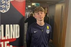 阿森纳、切尔西和西汉姆关注英乙U16后卫本-海德