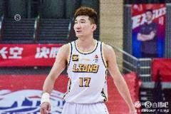 孙铭徽硬仗表现亮眼 19投8中贡献21分2板6助2断