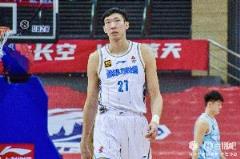 周琦15中11空砍26分13板2帽 正负值+6全队最高