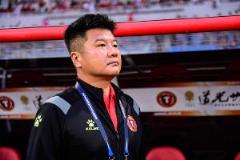 辽宁铁人四轮连丢球，补强后防成冲超关键