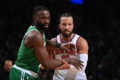 卫冕冠军1-3遭逆转，獭兔伤退！ESPN预测G5胜负：绿军57.4% vs 尼克斯42.6%