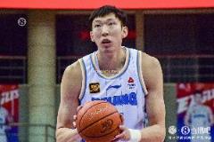 周琦半场3中1拿4分6板 罚球2中2 阵容调整引关注