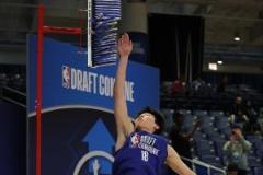 媒体人：NBA联合试训现场，多支球队观看杨瀚森CBA集锦