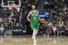 力挽狂澜！德里克-怀特高效输出16中9砍下34分三分13中7