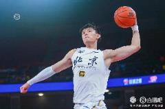 曾凡博美方经纪人曾运作多名CBA外援，对CBA熟悉度颇高