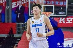 周琦半场表现亮眼：6中3砍下7分7板1助3帽