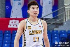 孙铭徽关键2罚不中，15投3中三分7中2拿13分3板3助正负值-6