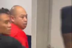 广厦光头球迷再次动手打手机并脚踢上前理论的女性