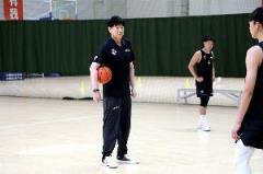 夏晓司：山东男篮开展体能恢复与投篮训练