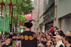 前CBA球员2米26朱传宇现身街头，把路人们全都惊呆了