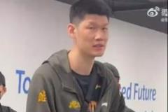 媒体人：胡金秋因腹伤未再庆祝 已悄然离场