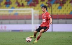 记者：杨明洋奔跑拼抢出球能力获认可 城200万买入稳赚不赔