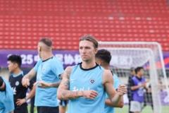 深圳新鹏城备战足协杯：全队同心，踏上征程
