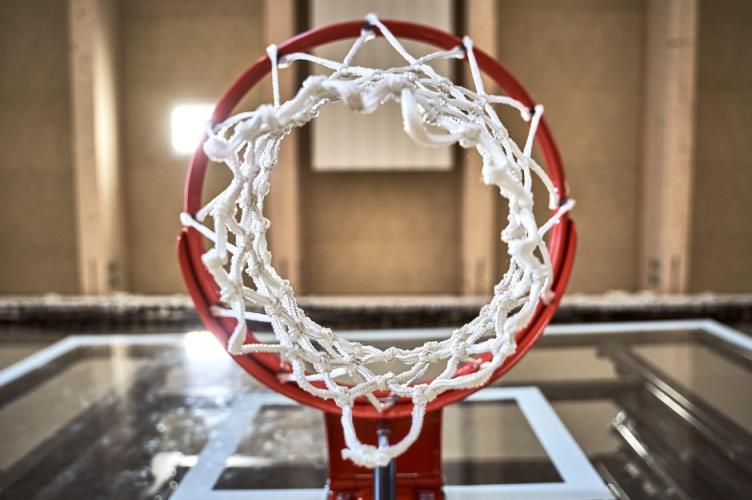 NBA训练师约翰逊赞杨瀚森：运球切入到暴力扣篮，进攻欲望十足