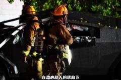 特斯拉Cybertruck失控，阿里纳斯儿子遭遇严重失控