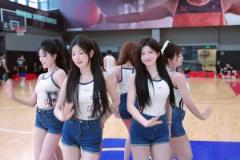哪里像拉拉队，更像一支韩国女团