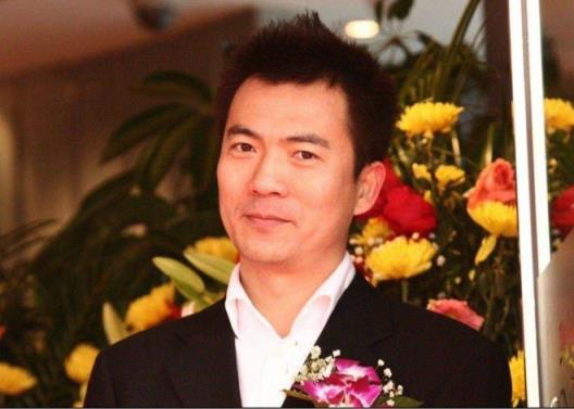 黄健翔力挺贝蒂斯夺欧协联冠军，呼吁曼联离队球员皆得荣耀